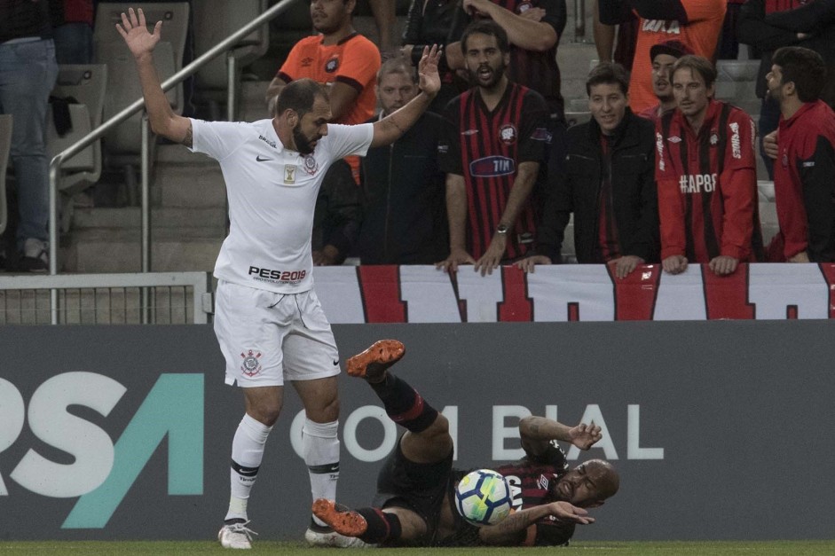 Danilo em ao na partida contra o Atltico-PR