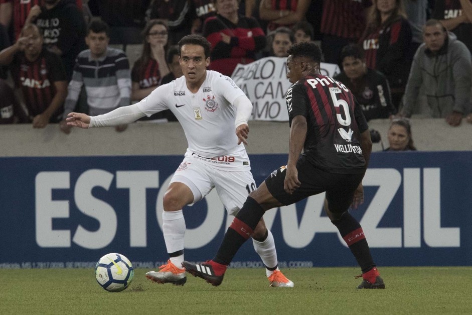 Jadson joga contra o Atltico-PR