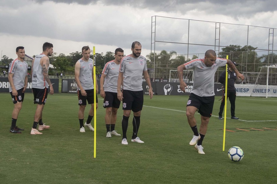 Danilo, Sheik e companhia seguem treinado para o jogo contra a Chapecoense