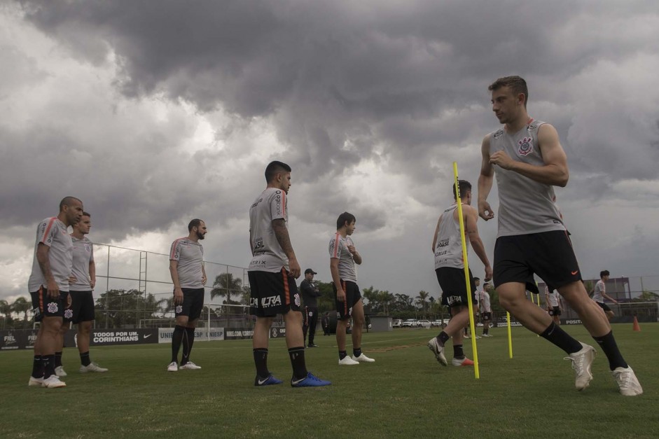 Timão treina para duelo contra a Chapecoense, pela penúltima rodada do Brasileirão
