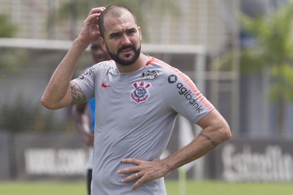 Adeus, Danilo! Jogador no renova com o Corinthians e vive seus ltimos dias no CT