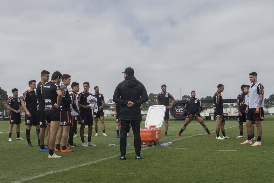 Jair Ventura comandou o segundo treino da semana com foco no Grêmio, pelo Brasileirão