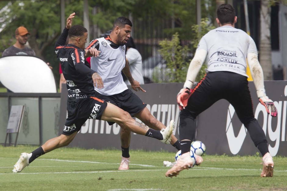 Jonathas não tem sido utilizado, mas segue treinando no CT