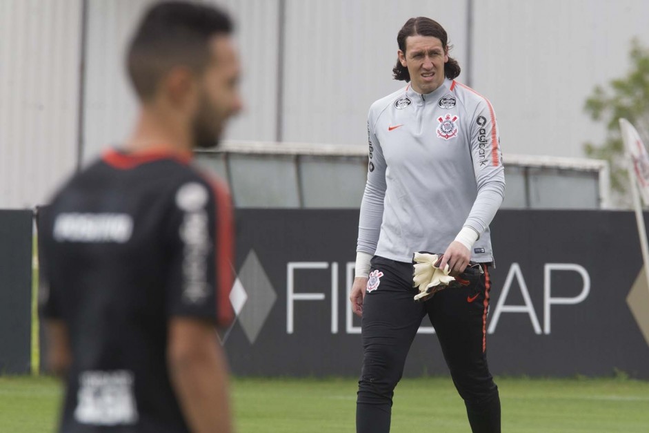 O experiente Cássio durante o treinamento de hoje no CT Dr. Joaquim Grava
