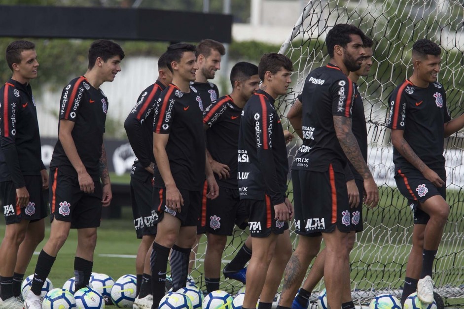 Treinamento de hoje no CT Joaquim Grava; foco total no Grêmio