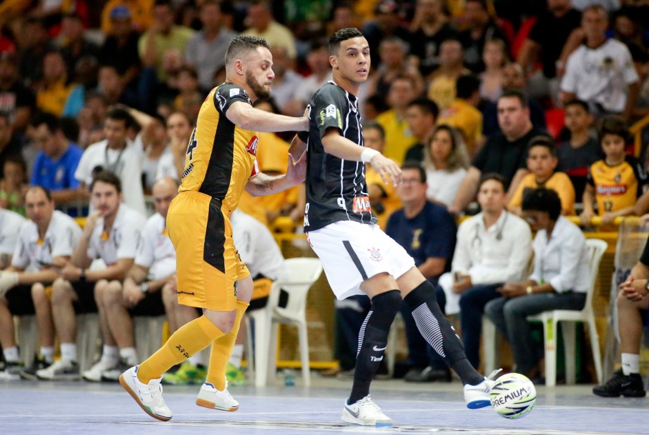 Douglas Nunes ajudou o Corinthians/UNIP a ficar mais perto do título da Liga Paulista de Futsal