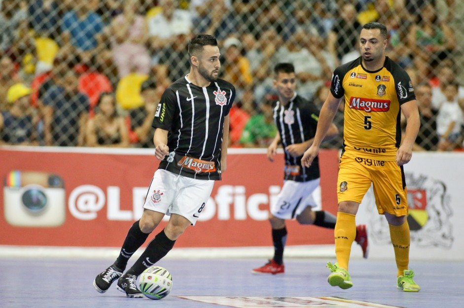 Murilo em jogada durante goleada contra o Sorocaba, pela Liga Paulista de Futsal