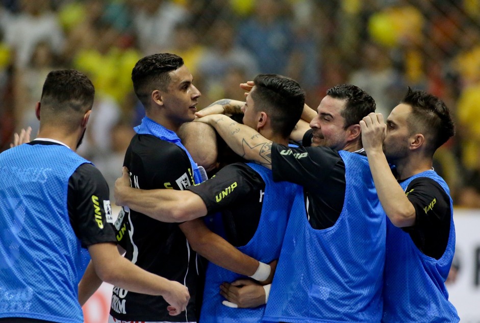 Reservas e titulares comemorando mais um gol contra o Sorocaba, pela Liga Paulista de Futsal