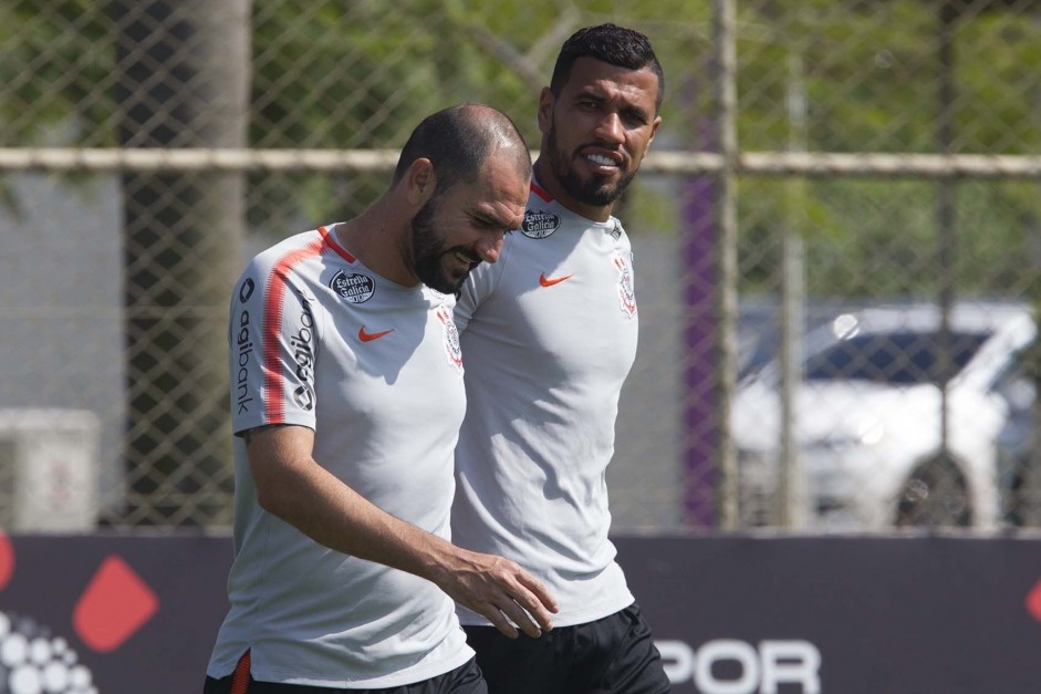 Danilo e Jonathas treinam no CT Joaquim Grava