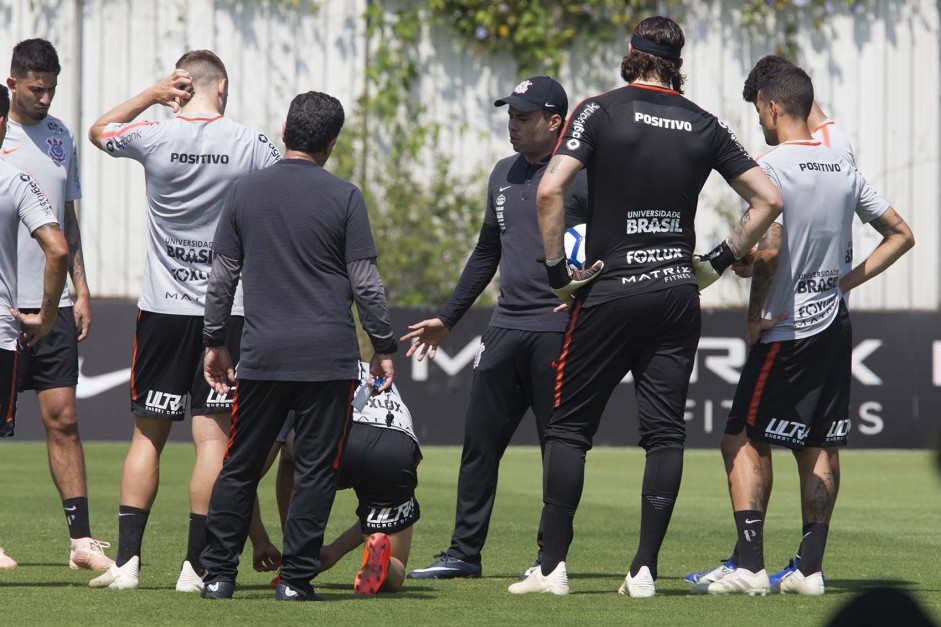 Jair Ventura rene grupo durante o treino desta sexta-feira