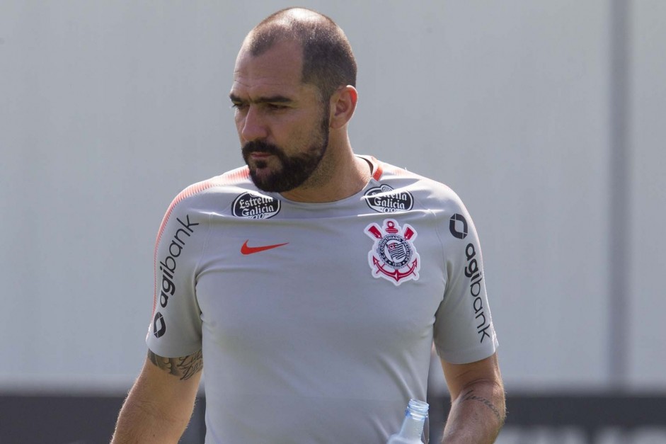 O meia Danilo faz seu penúltimo treino como jogador do Corinthians
