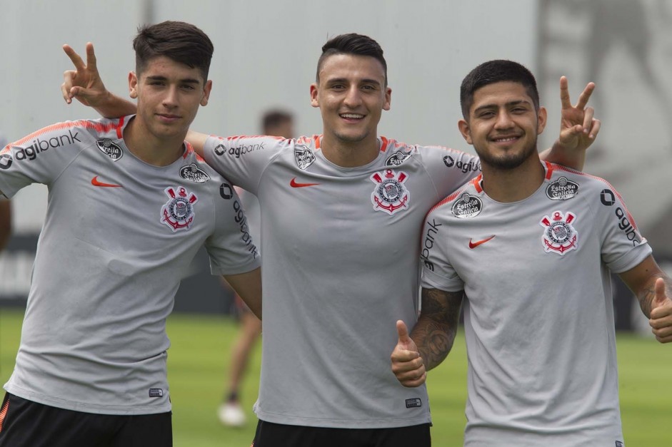 Araos, Mantuan e Diz no ltimo treino do Corinthians no ano de 2018