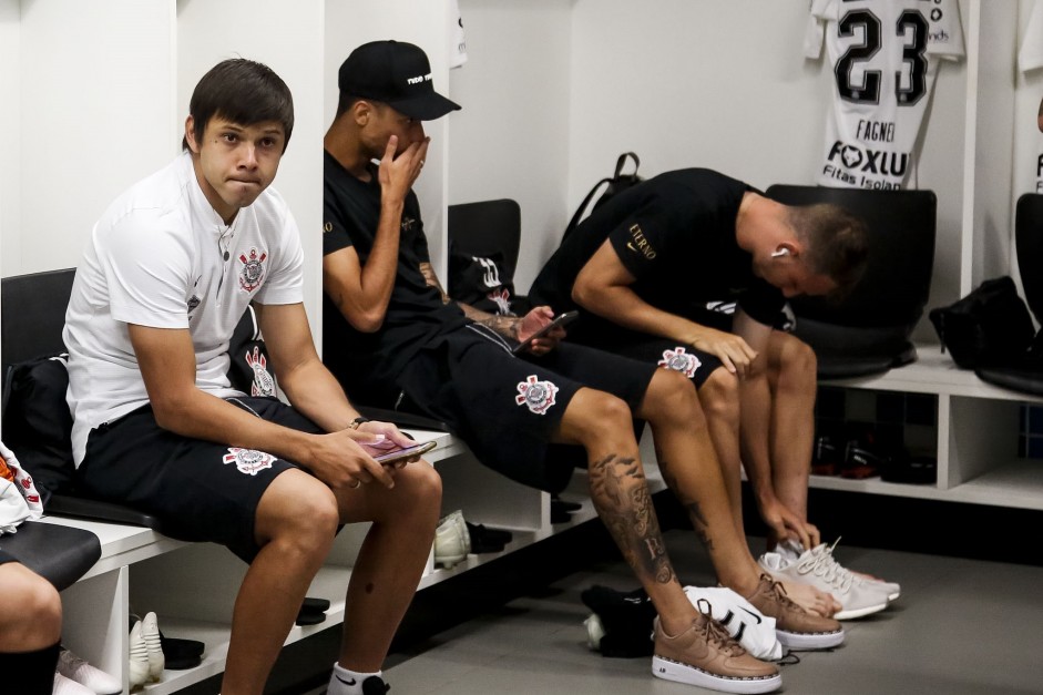 Atacante Romero no vestirio antes da partida contra o Grmio