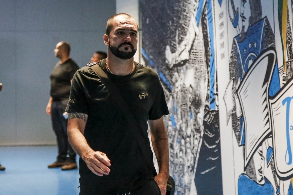 Danilo chega  Arena do Grmio para ltima partida do Corinthians no ano de 2018