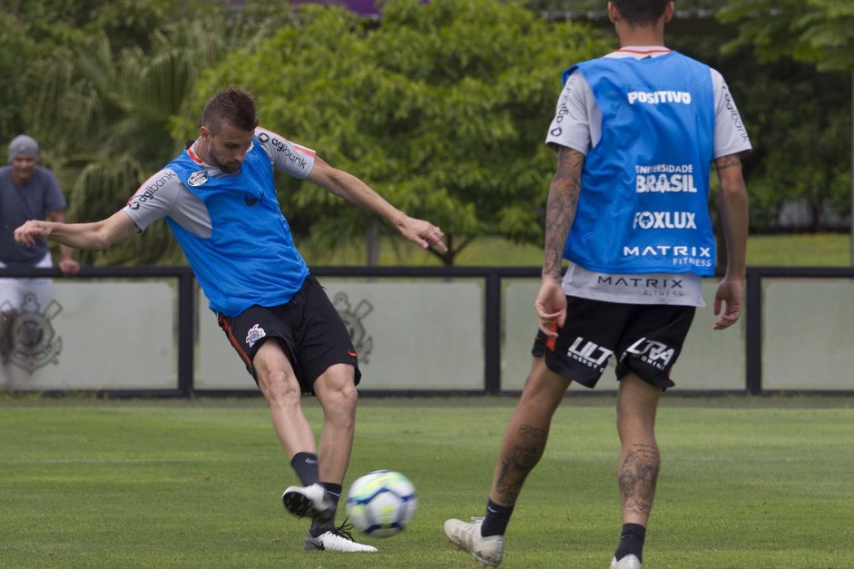 Henrique no treino do Corinthians antes do último jogo contra o Grêmio, pelo Brasileirão
