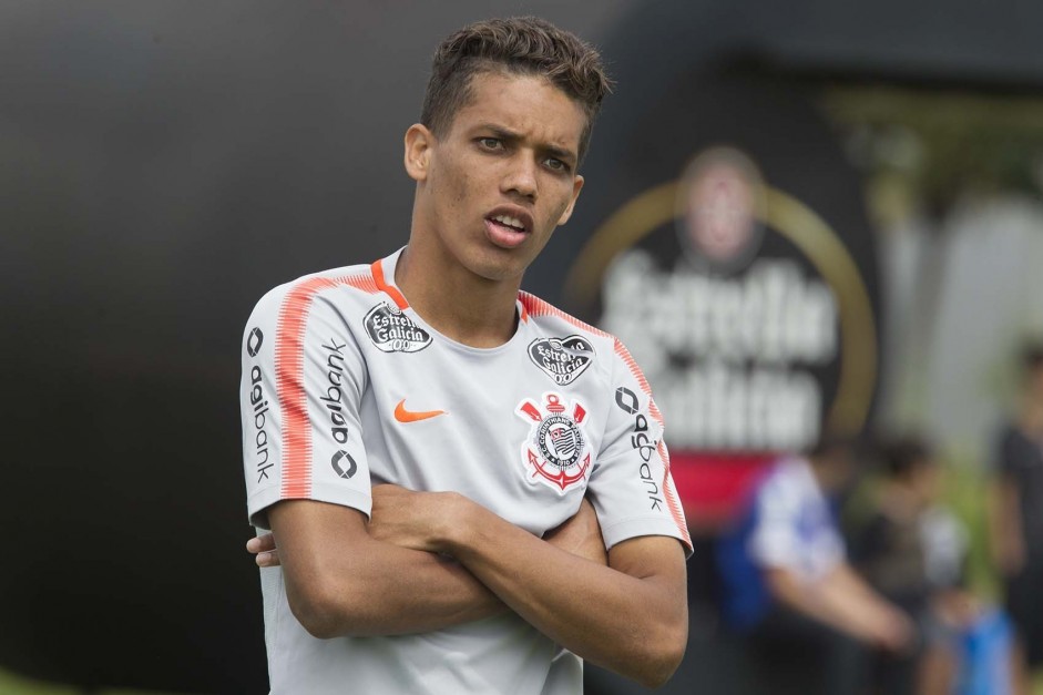 Pedrinho durante o último treino do Corinthians no ano de 2018