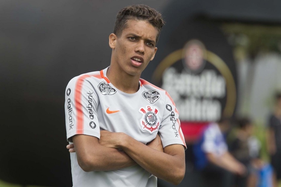 Pedrinho durante o ltimo treino do Corinthians no ano de 2018