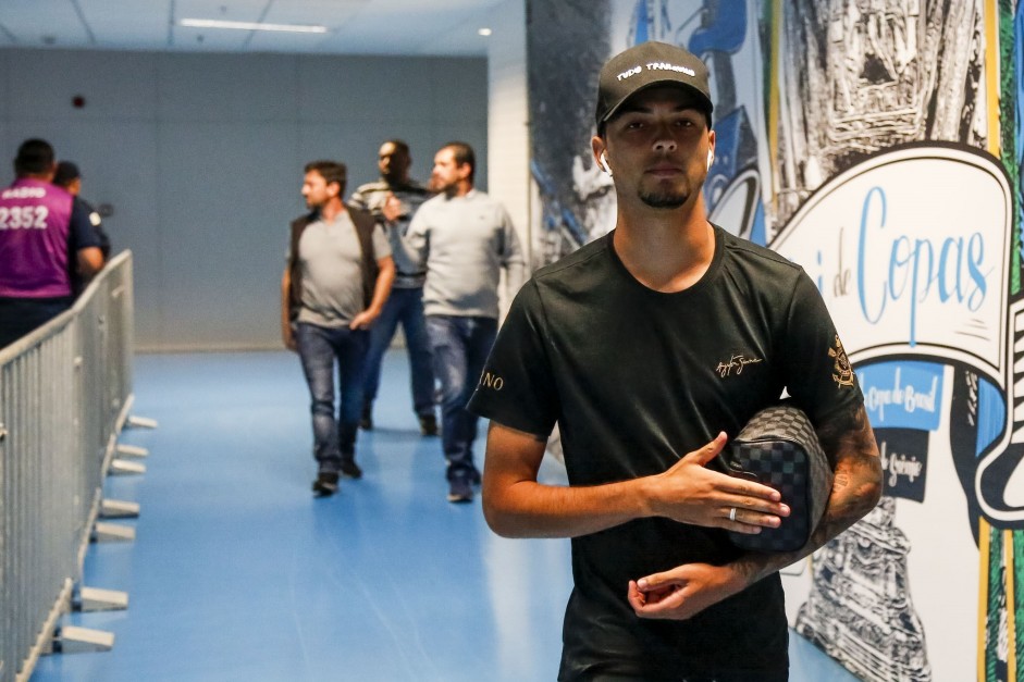 Thiaguinho no vestiário antes do jogo contra o Grêmio, pelo Brasileirão