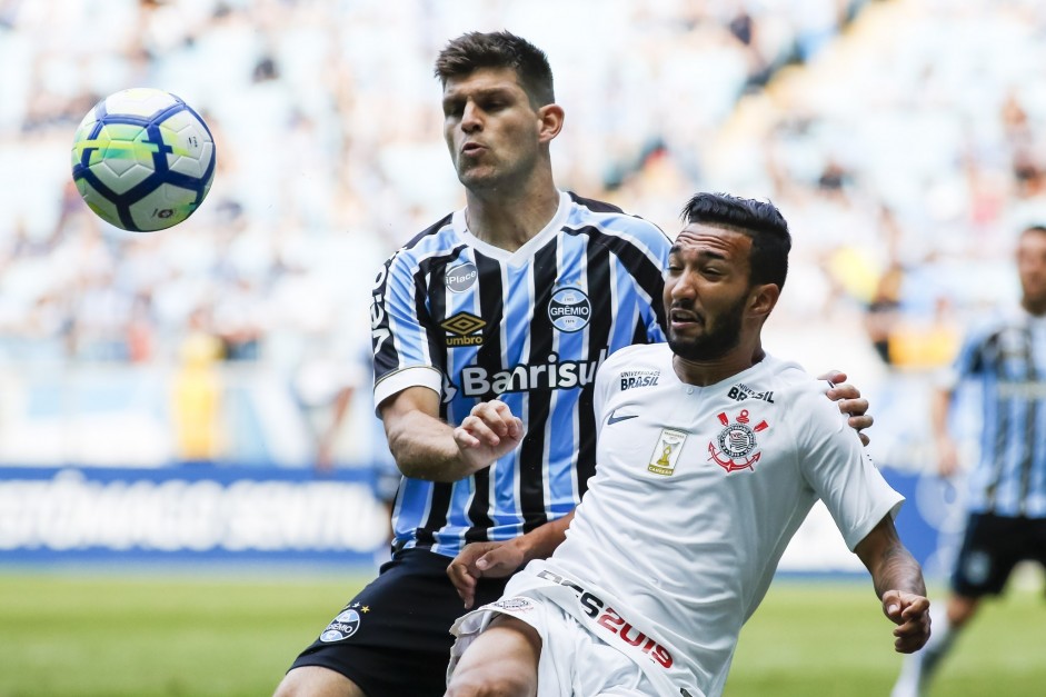 Clayson durante jogo contra o Grêmio, pelo Brasileiro 2018