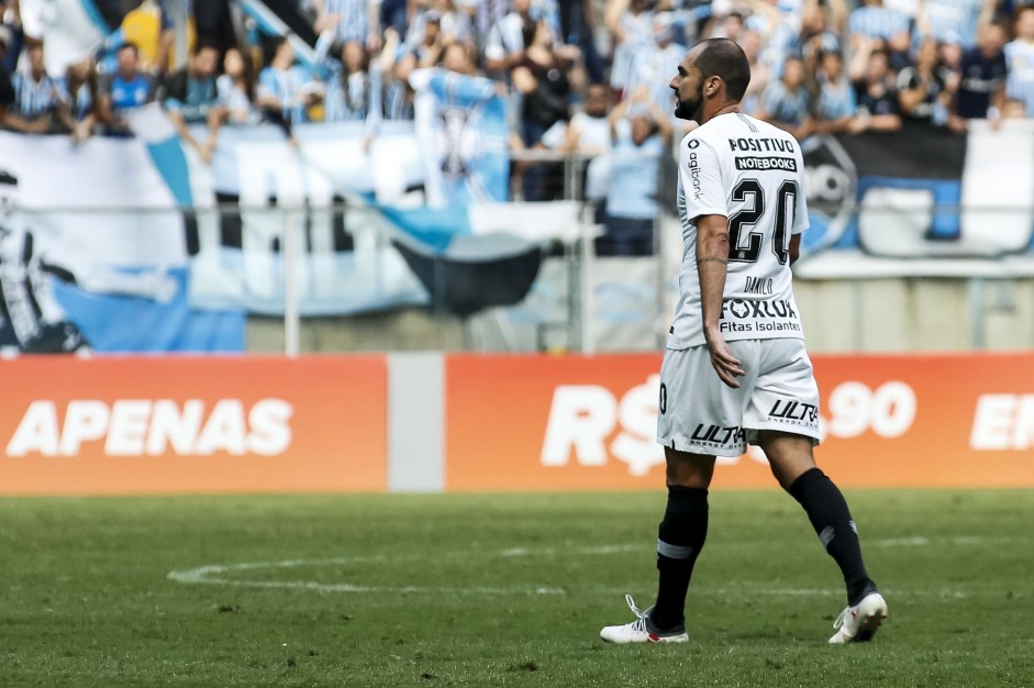 Danilo entrou em campo como jogador do Corinthians, pela ltima vez, contra o Grmio