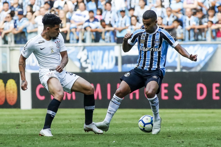 Douglas durante jogo contra o Grêmio, pela última rodada do Brasileirão