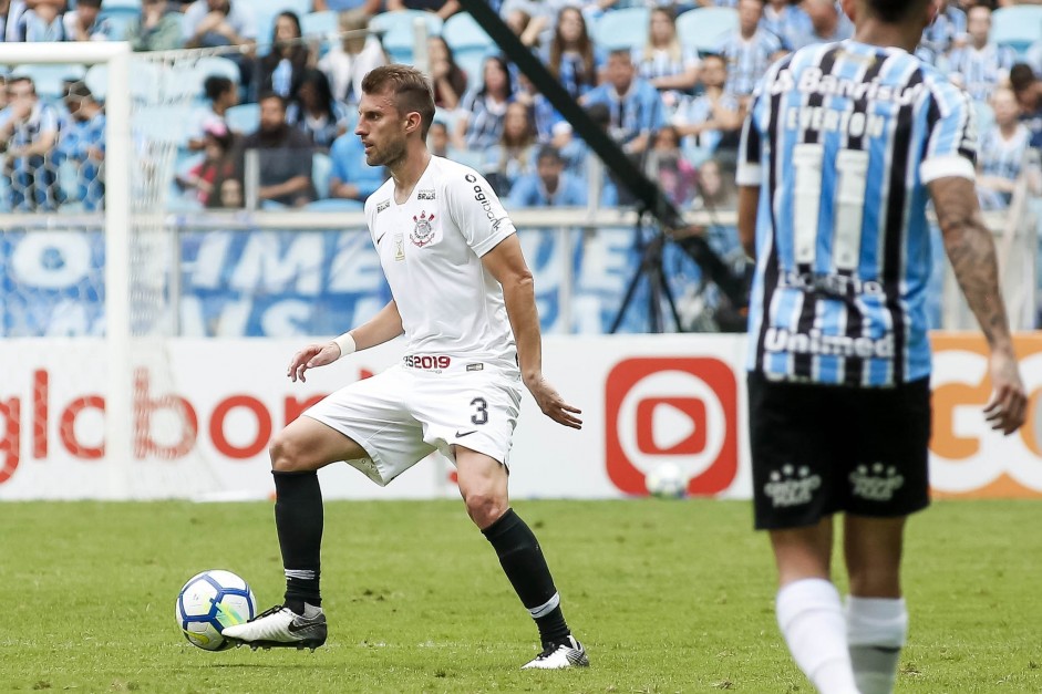 Zagueiro Henrique durante jogo contra o Grmio, pelo Campeonato Brasileiro