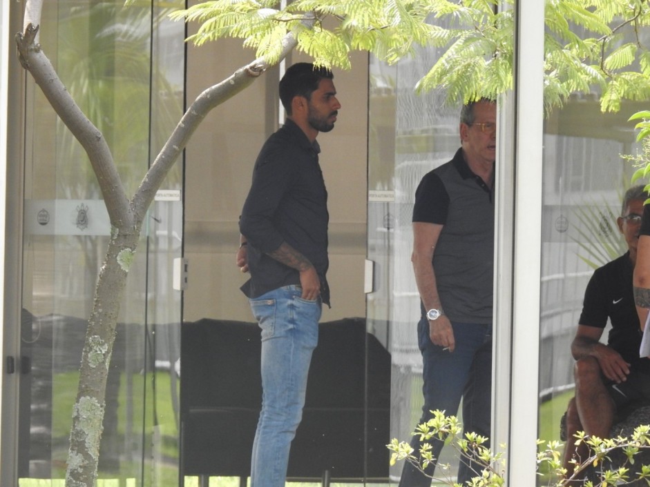 Vilson, novo gerente de futebol, durante reapresentação no CT Joaquim Grava