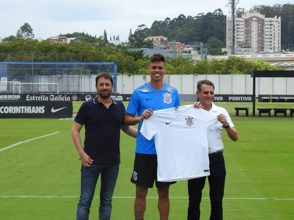 Apresentação de Richard; jogador veio do Fluminense