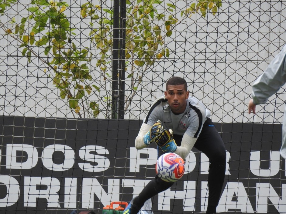 Goleiro Filipe treina pelo segundo dia no CT Joaquim Grava na temporada 2019