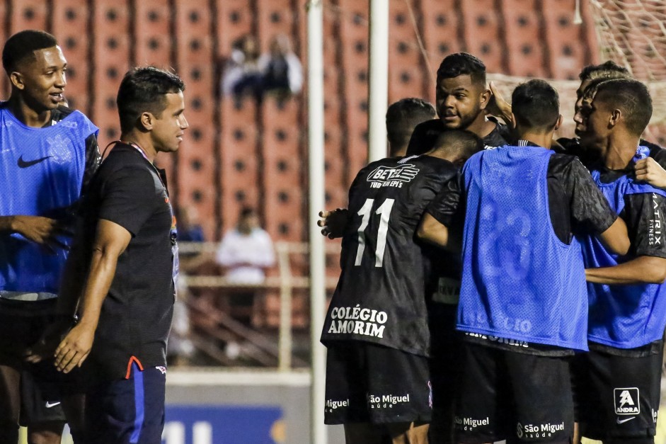 Jogadores comemoram gol de Nathan contra o Sinop, pela Copinha 2019