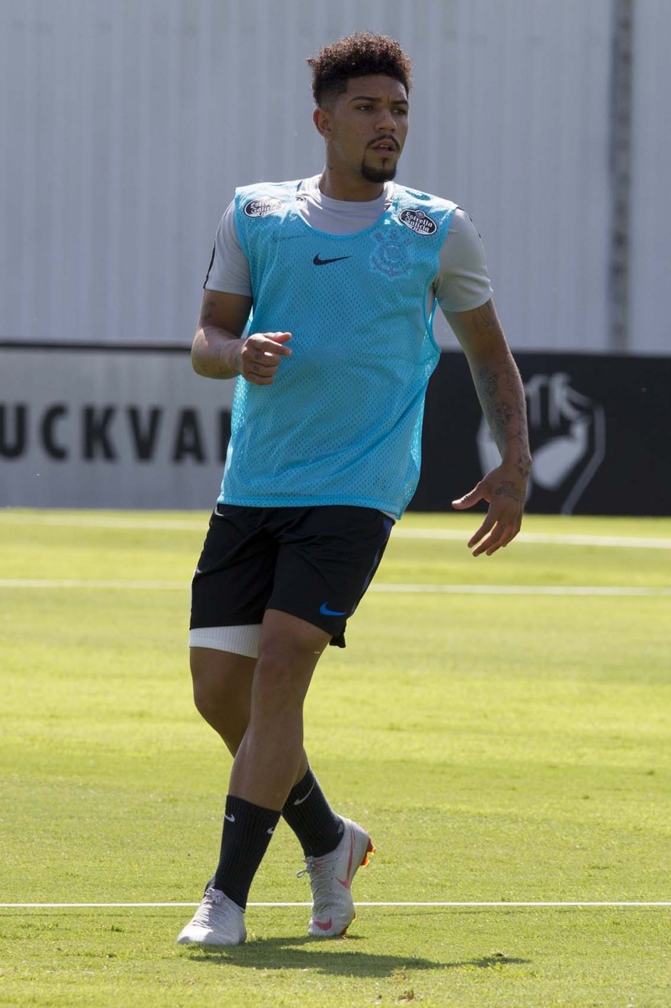 Comeo de pr-temporada agita treinos do Corinthians; Douglas segue treinando