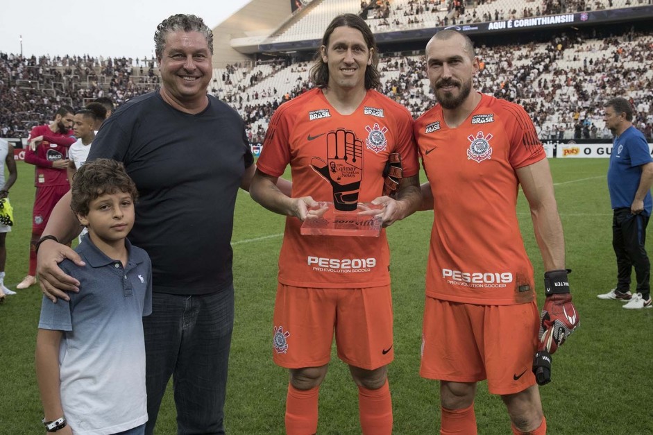Cássio recebe homenagem na Arena Corinthians antes de começar o jogo amistoso contra o Santos