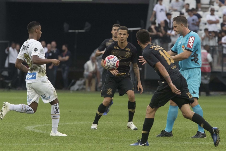 Thiaguinho durante amistoso contra o Santos, na Arena Corinthians