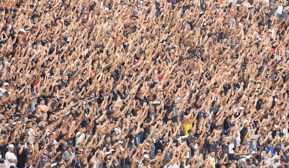 Arena Corinthians recebeu bom público para o amistoso contra o Santos