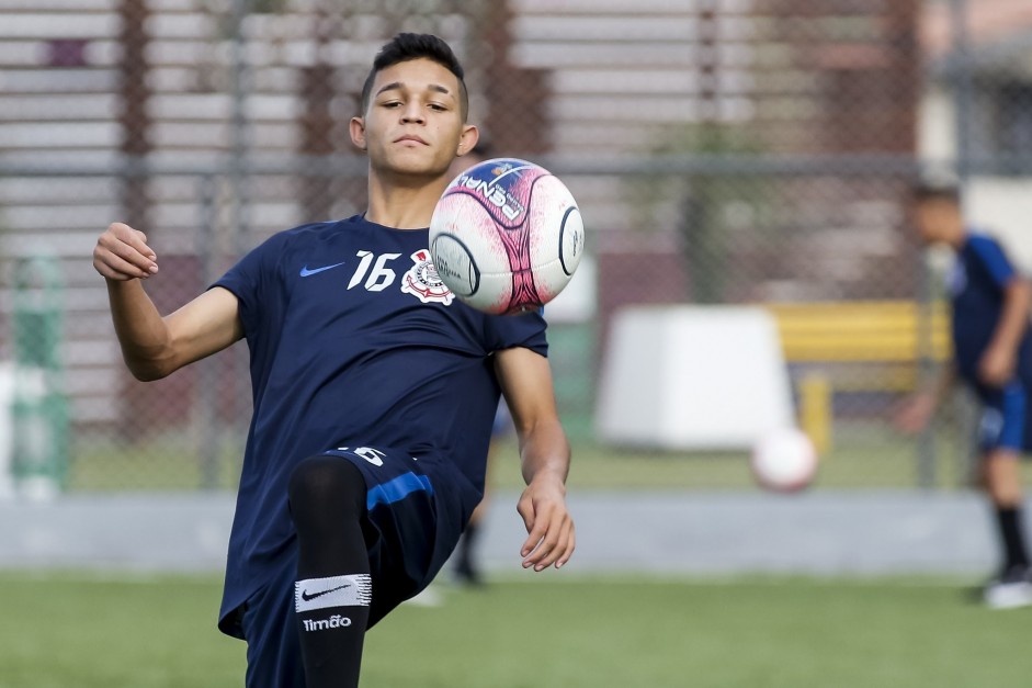 Adson durante treino do sub-20 para duelo contra o Grêmio, pela Copinha