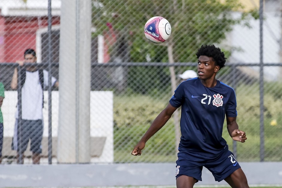 Franklin no treino do sub-20 para duelo contra o Grmio, pela Copinha