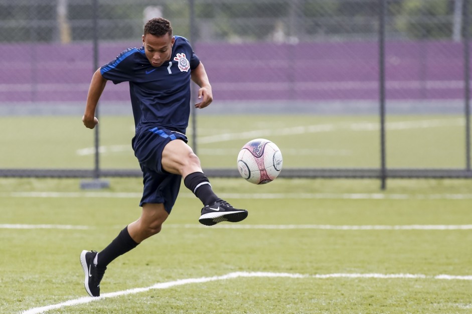 Janderson durante treino do sub-20 para duelo contra o Grêmio, pela Copinha