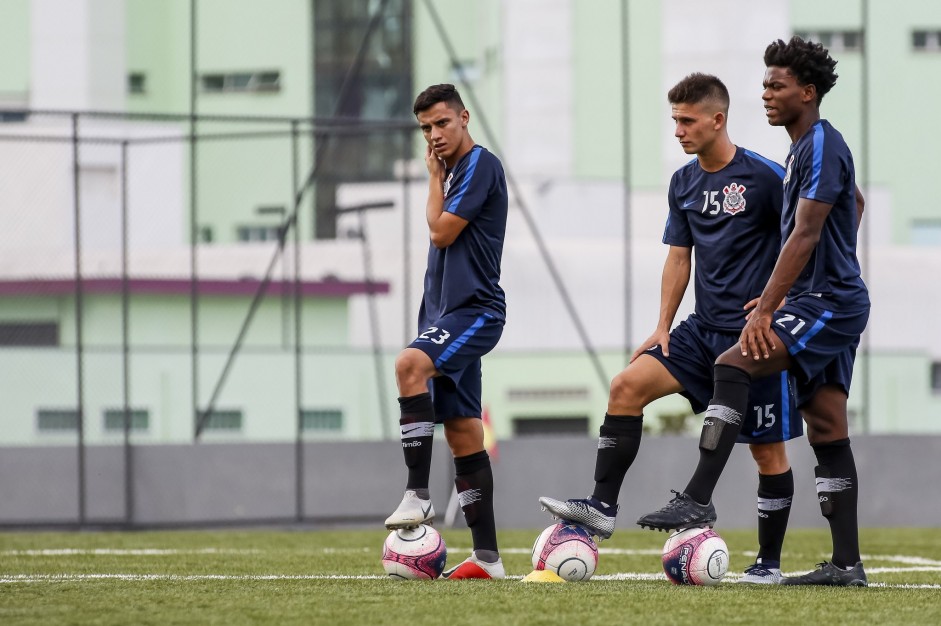 Jogadores do Timãozinho durante treino do sub-20 para duelo contra o Grêmio, pela Copinha