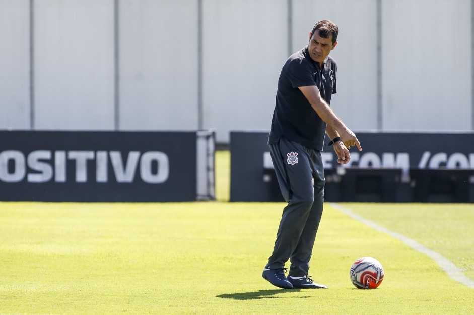 Carille treina a equipe para enfrentar o RB Brasil pelo Campeonato Paulista