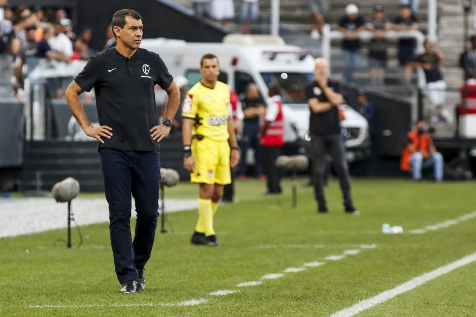 Fábio Carille coordena equipe contra o Red Bull Brasil, pelo Paulistão