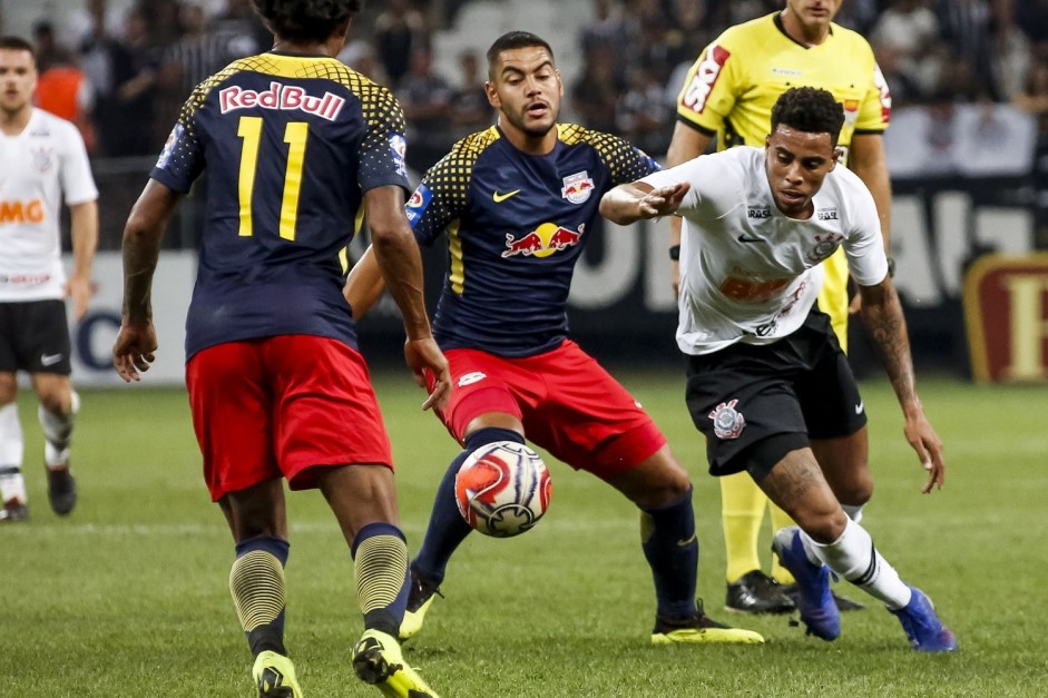 Gustavo no jogo contra o Red Bull Brasil, na Arena Corinthians, pelo Paulisto