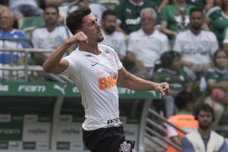 Avelar marcou gol da vitria alvinegra contra o Palmeiras, no primeiro clssico do Timo no Paulisto