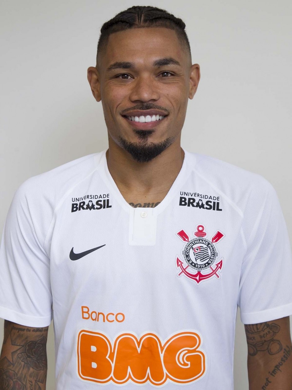 Novo volante do Corinthians, Jnior Urso  anunciado oficialmente
