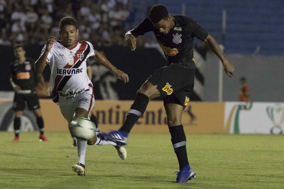 Com dois gols de Gustavo, Corinthians empata com Ferroviário e se classifica na Copa do Brasil