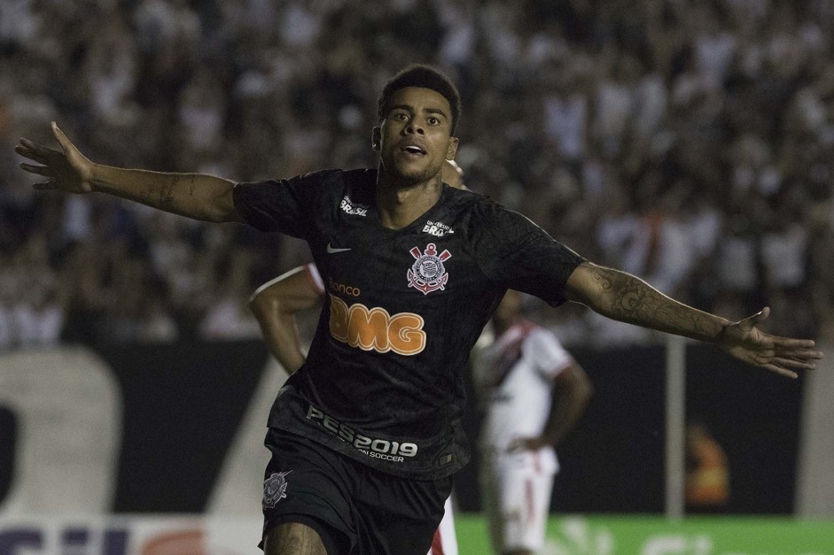 Gustavo marcou dois gols contra o Ferrovirio, pela Copa do Brasil, nesta quinta-feira