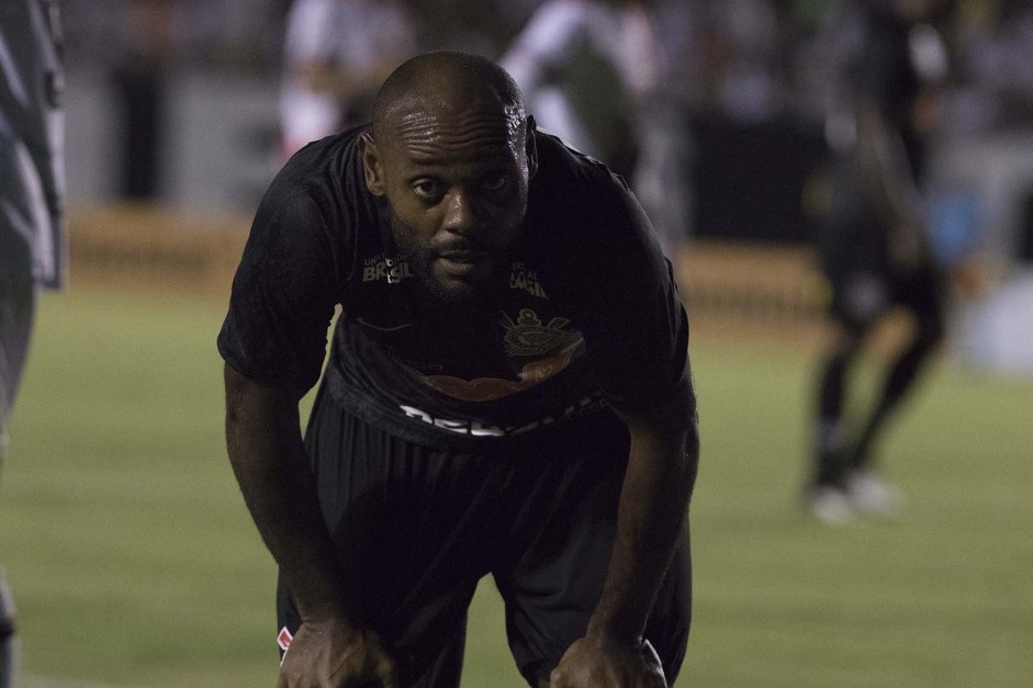 Vagner Love atuou durante o primeiro tempo do amistoso contra o Botafogo-SP