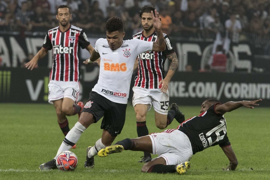 Corinthians e São Paulo se enfrentam no Morumbi, neste domingo Corinthians e São Paulo se enfrentam no Morumbi, neste domingo