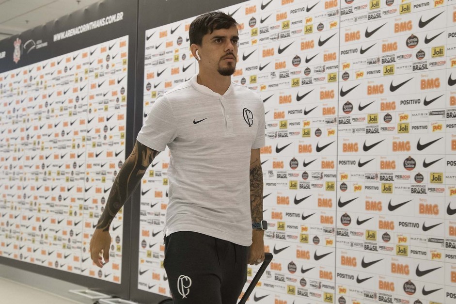 Fagner admitiu erros do Corinthians aps a partida desta segunda-feira