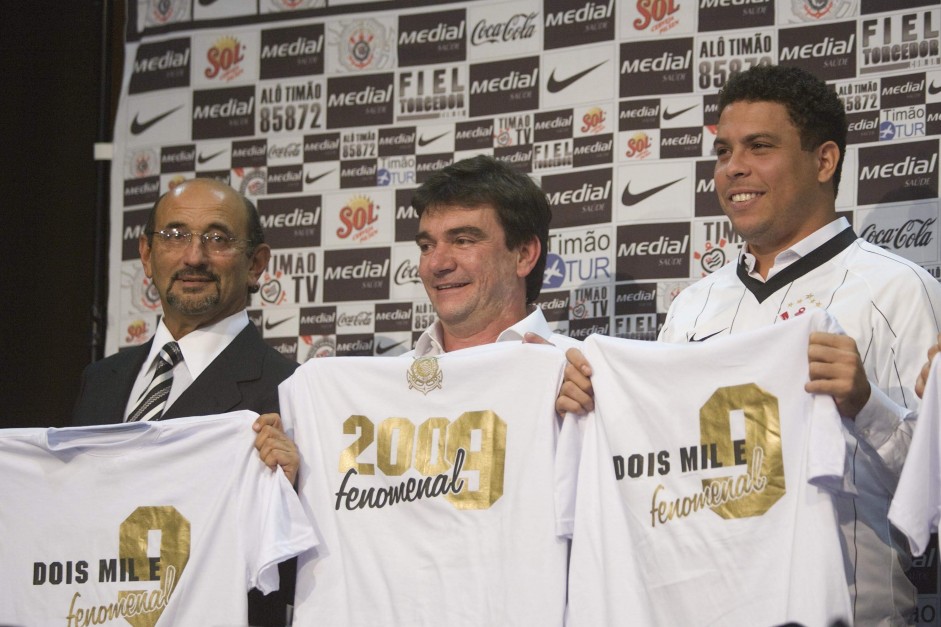 Rosenberg, Andrs e Ronaldo durante apresentao do Fenmeno