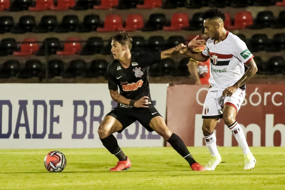 Mateus Vital em ao na partida contra o Botafogo-SP, pelo Campeonato Paulista